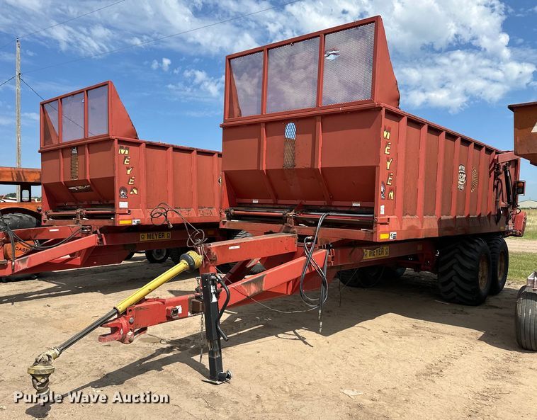 image for item OM9512 Meyer manure spreader