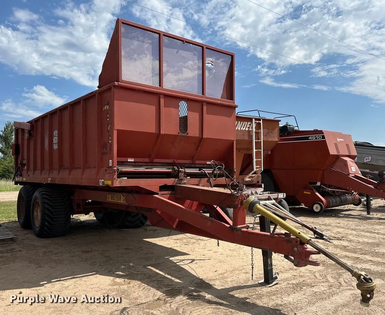 image for item OM9512 Meyer manure spreader