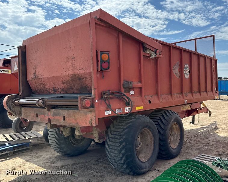 image for item OM9512 Meyer manure spreader