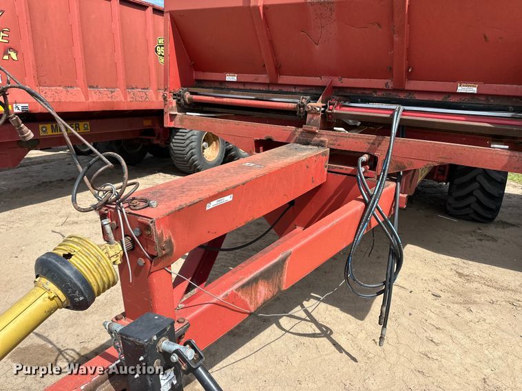 image for item OM9512 Meyer manure spreader