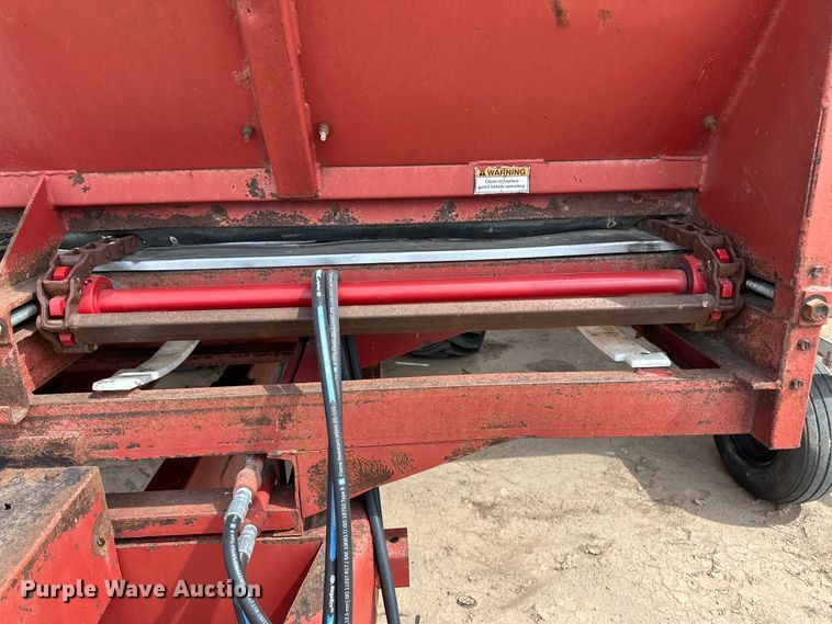 image for item OM9512 Meyer manure spreader