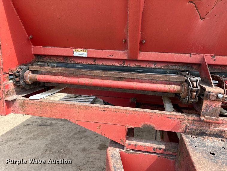 image for item OM9512 Meyer manure spreader