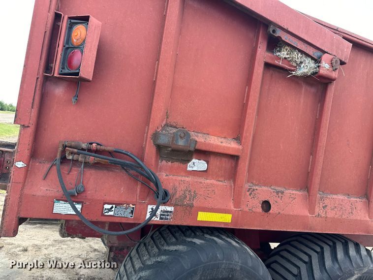 image for item OM9512 Meyer manure spreader