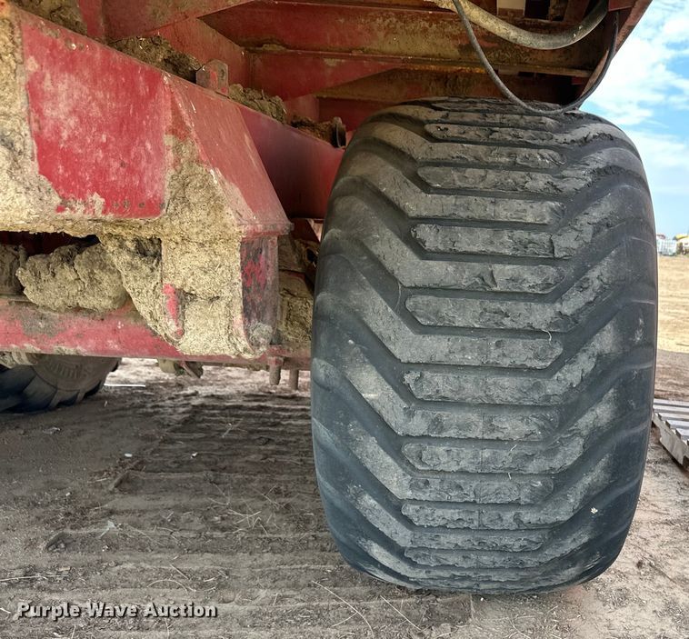 image for item OM9512 Meyer manure spreader