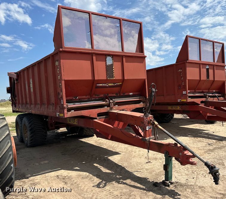 image for item OM9513 Meyer manure spreader