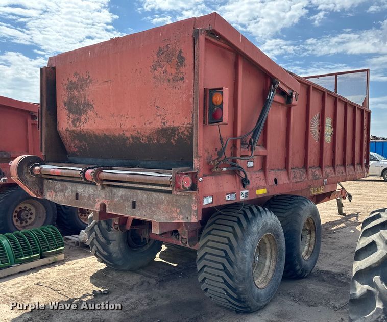 image for item OM9513 Meyer manure spreader