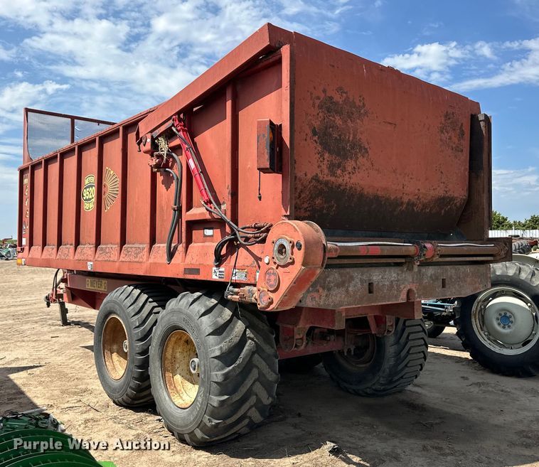 image for item OM9513 Meyer manure spreader