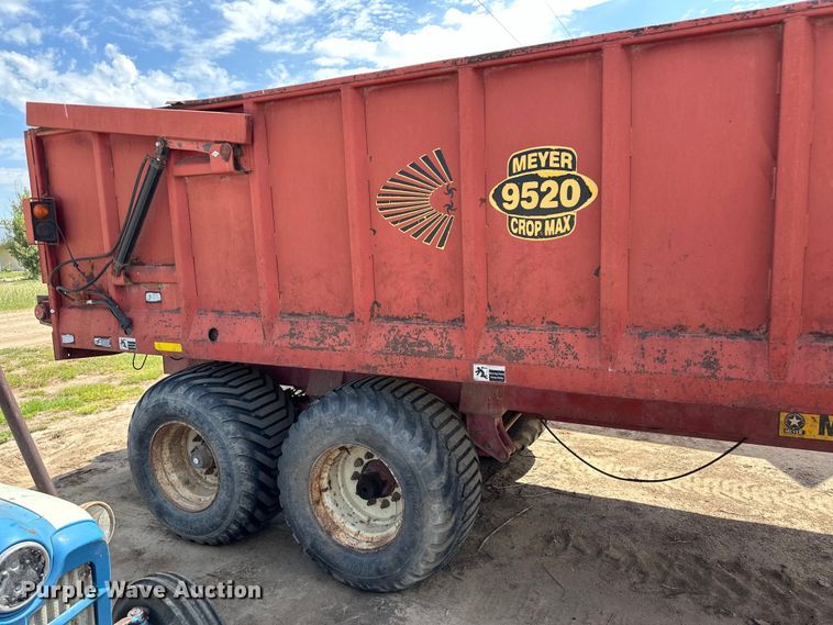 image for item OM9513 Meyer manure spreader