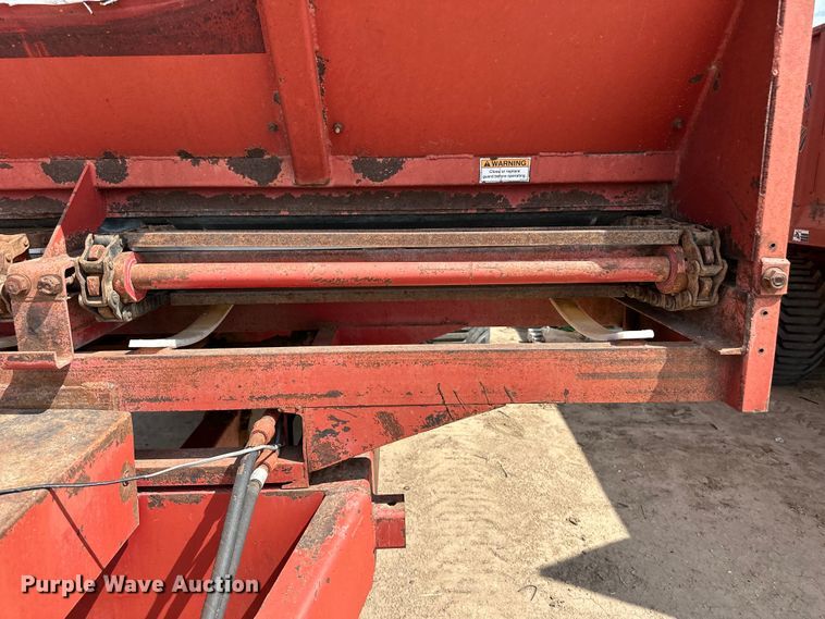 image for item OM9513 Meyer manure spreader