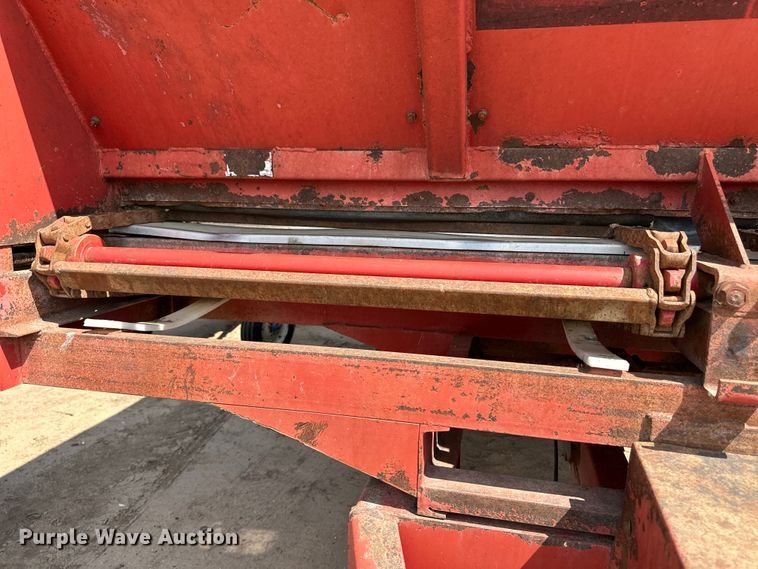 image for item OM9513 Meyer manure spreader