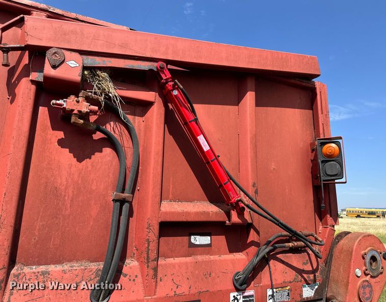 image for item OM9513 Meyer manure spreader