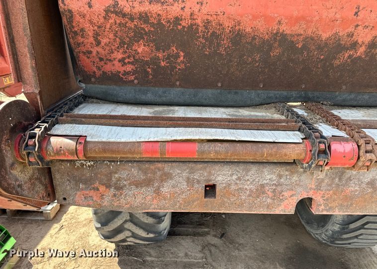 image for item OM9513 Meyer manure spreader