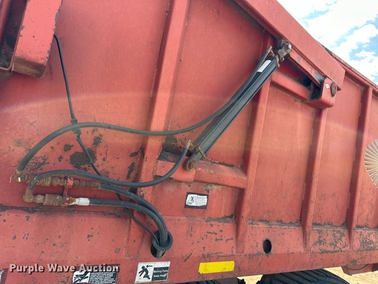 image for item OM9513 Meyer manure spreader