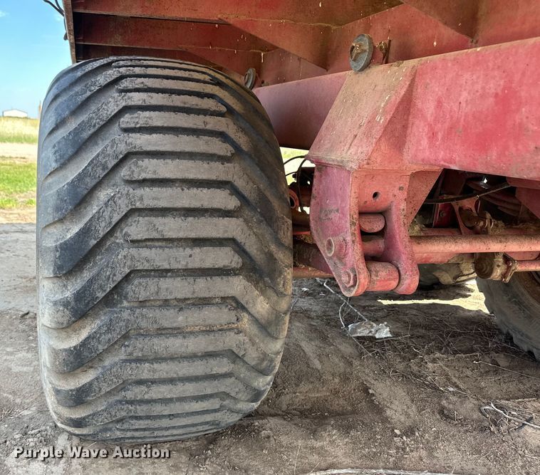 image for item OM9513 Meyer manure spreader