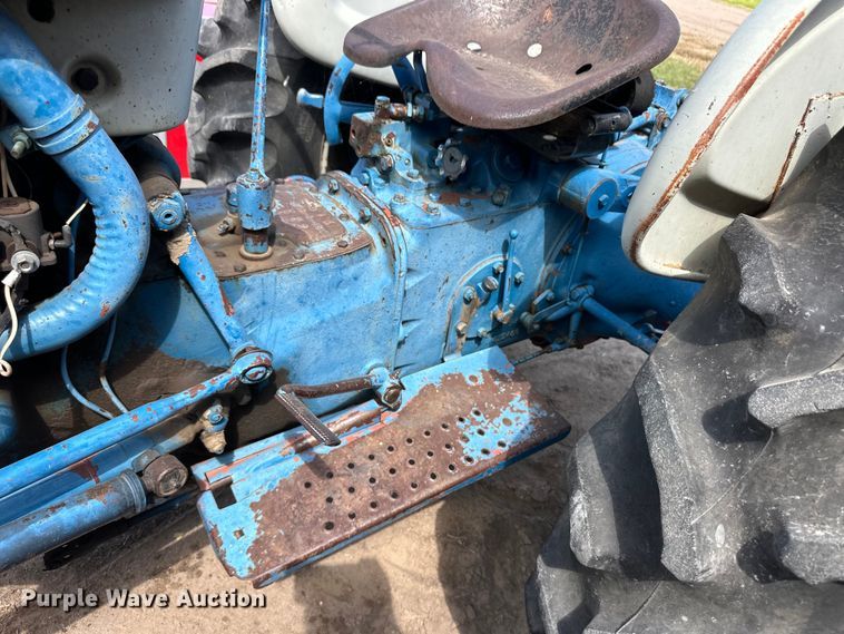 image for item OM9515 Ford Powermaster 881 tractor