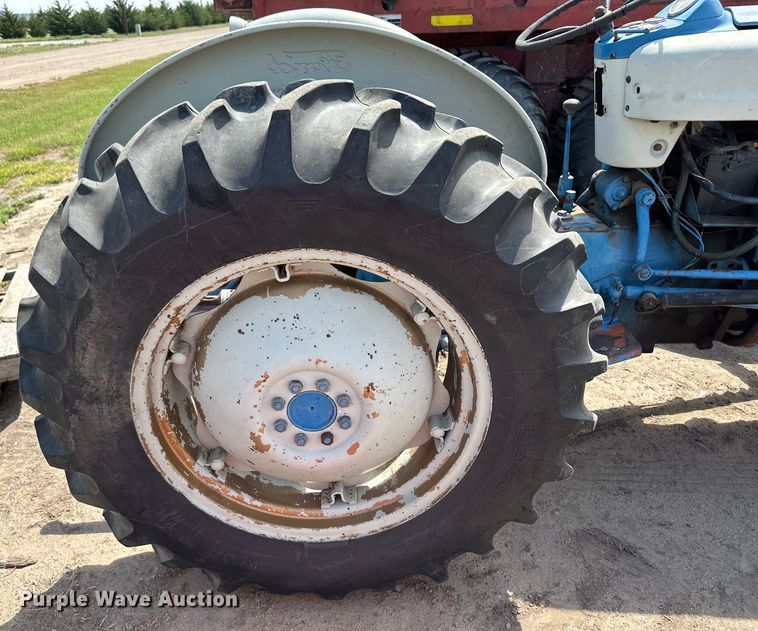 image for item OM9515 Ford Powermaster 881 tractor