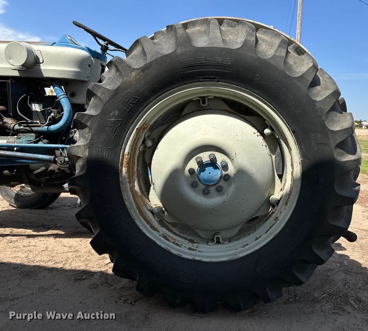 image for item OM9515 Ford Powermaster 881 tractor