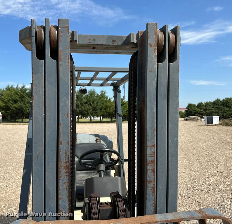 image for item OM9525 Nissan CPJ02A25PV forklift