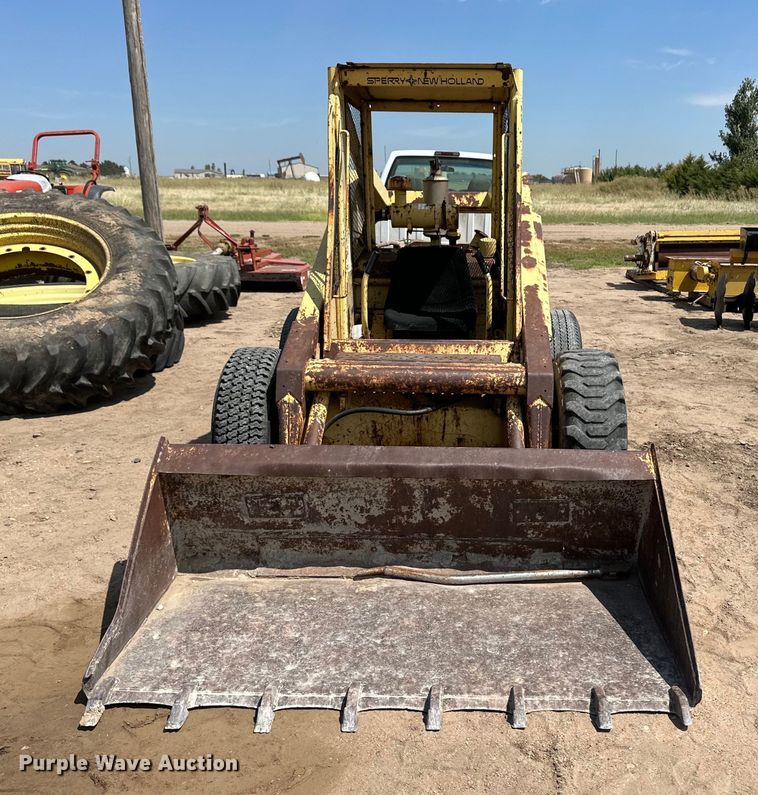 image for item OM9526 1978 New Holland L775 skid steer loader