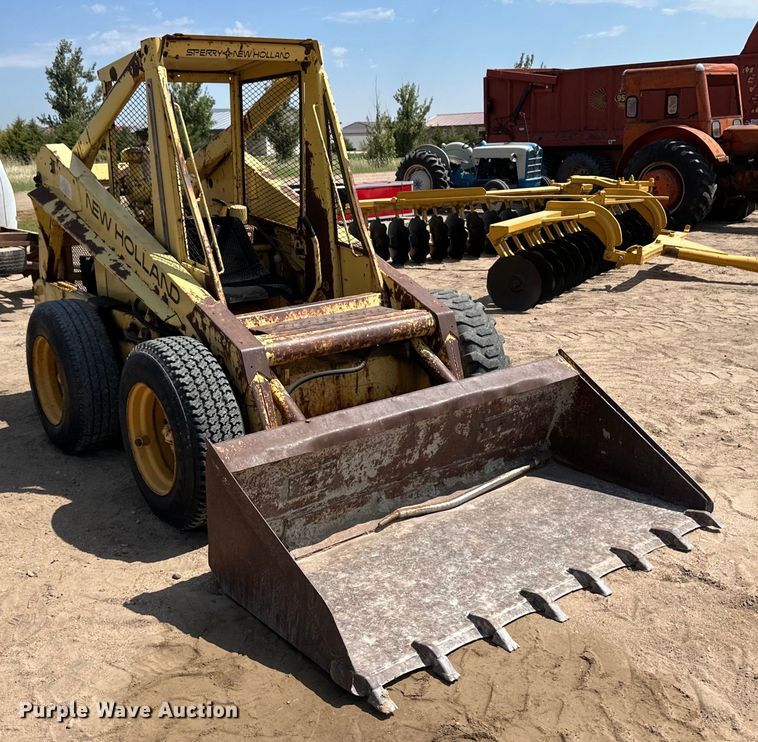 image for item OM9526 1978 New Holland L775 skid steer loader