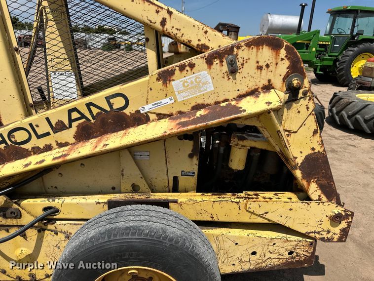 image for item OM9526 1978 New Holland L775 skid steer loader