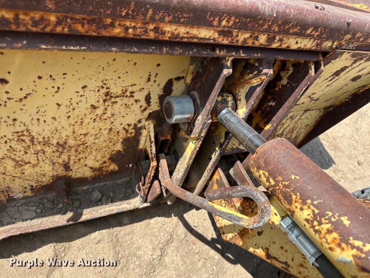 image for item OM9526 1978 New Holland L775 skid steer loader