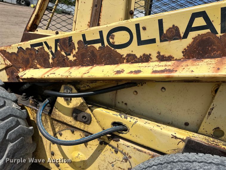 image for item OM9526 1978 New Holland L775 skid steer loader