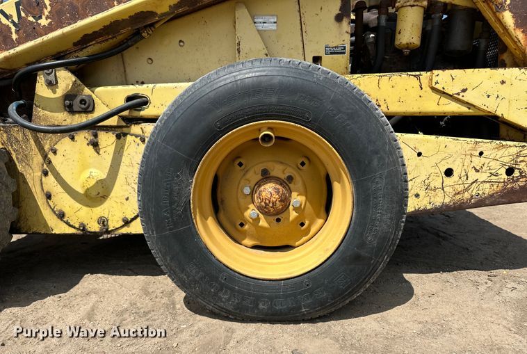 image for item OM9526 1978 New Holland L775 skid steer loader