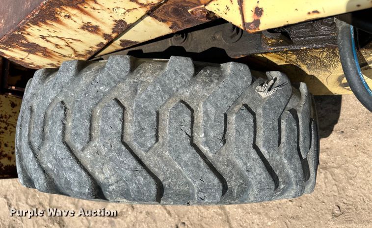 image for item OM9526 1978 New Holland L775 skid steer loader