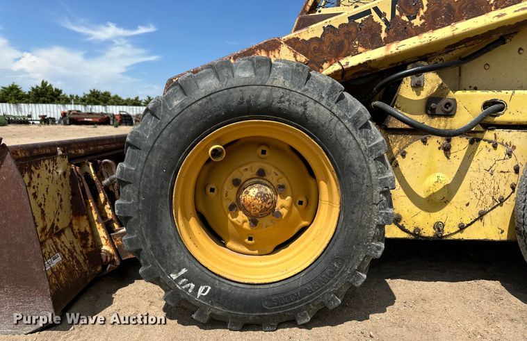 image for item OM9526 1978 New Holland L775 skid steer loader