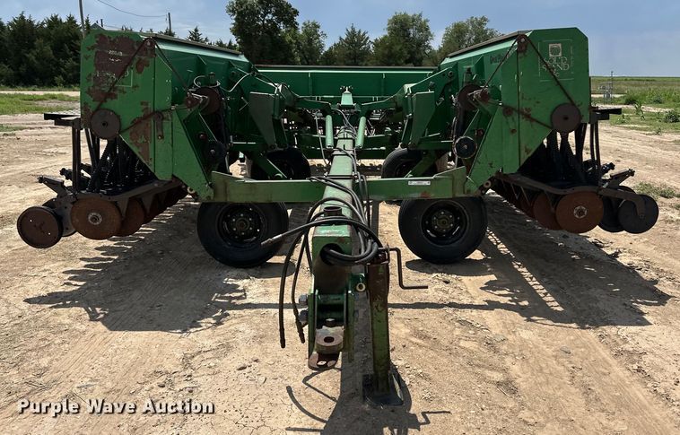 image for item OM9527 Great Plains Solid Stand 36 grain drill