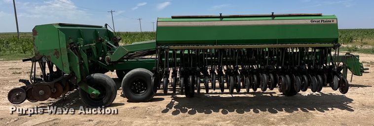 image for item OM9527 Great Plains Solid Stand 36 grain drill