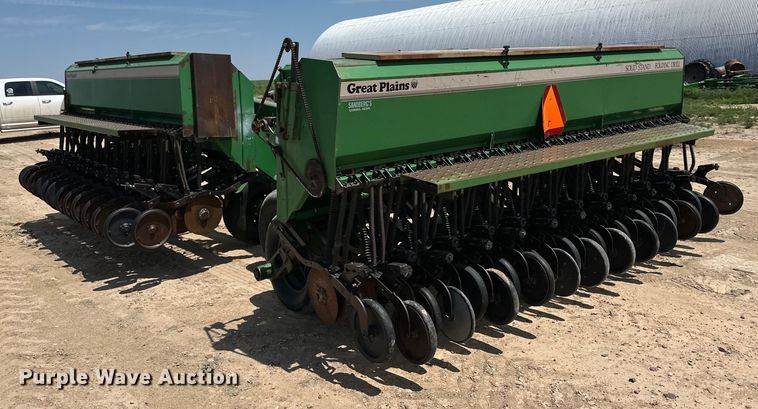 image for item OM9527 Great Plains Solid Stand 36 grain drill