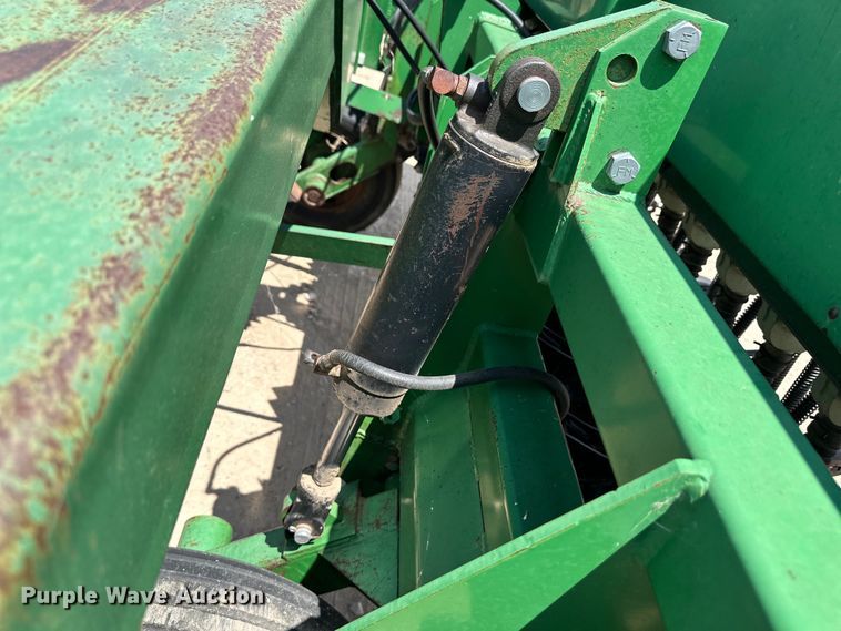 image for item OM9527 Great Plains Solid Stand 36 grain drill