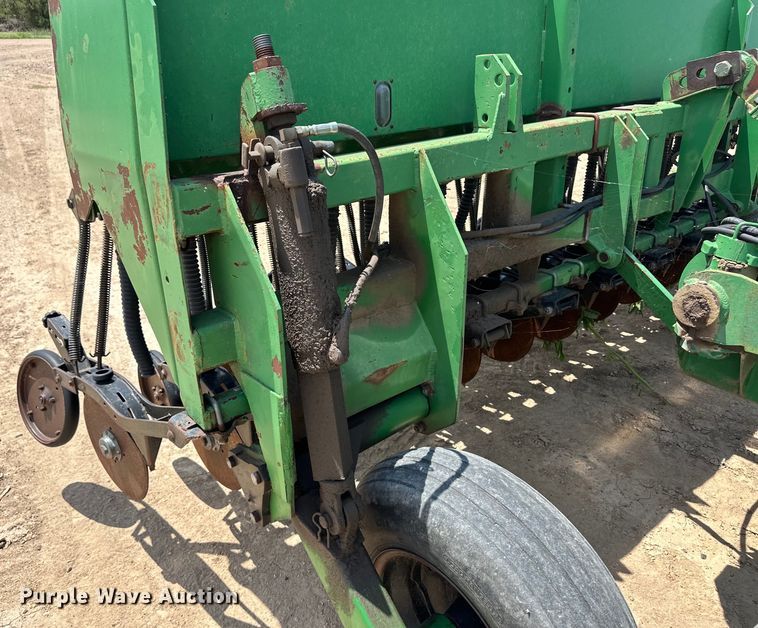 image for item OM9527 Great Plains Solid Stand 36 grain drill