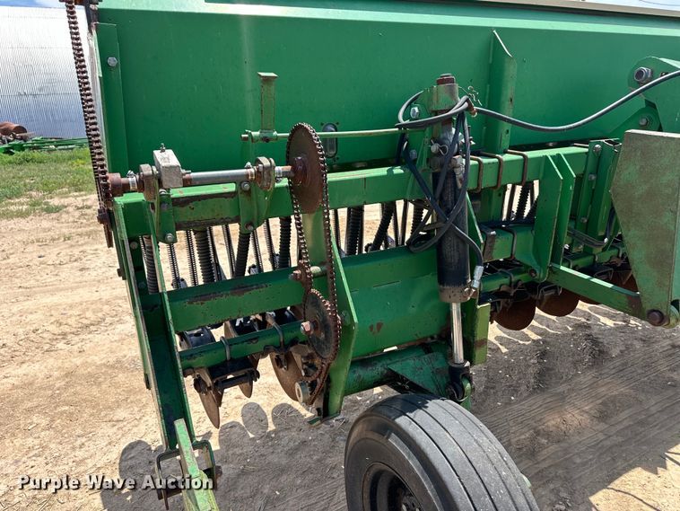 image for item OM9527 Great Plains Solid Stand 36 grain drill