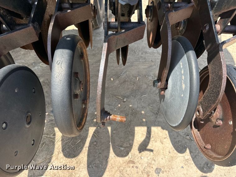 image for item OM9527 Great Plains Solid Stand 36 grain drill