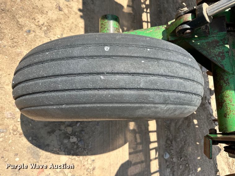 image for item OM9527 Great Plains Solid Stand 36 grain drill