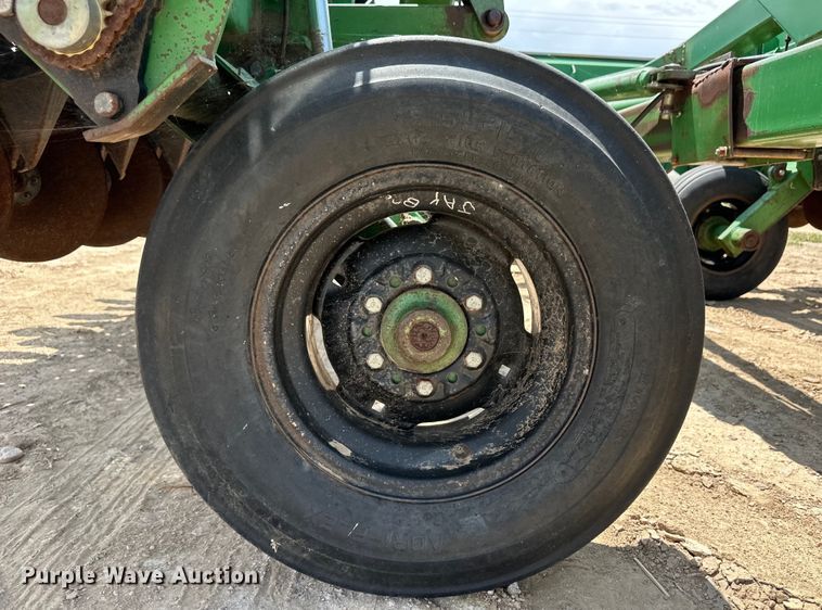 image for item OM9527 Great Plains Solid Stand 36 grain drill