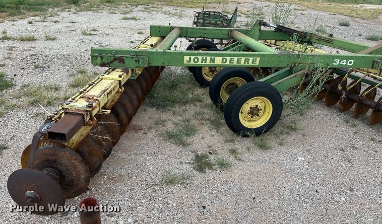 image for item OM9548 John Deere 340 off-set disk
