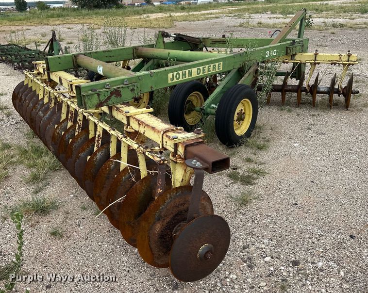 image for item OM9548 John Deere 340 off-set disk