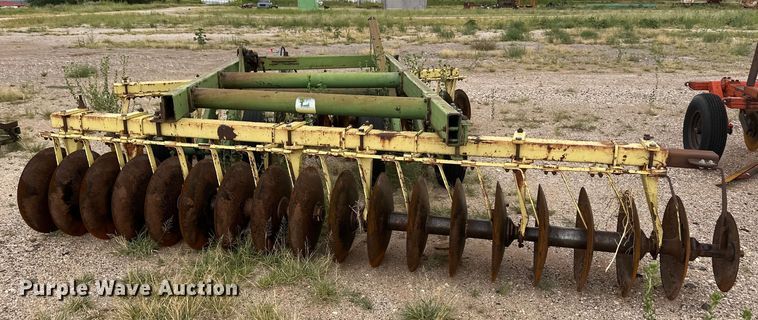 image for item OM9548 John Deere 340 off-set disk