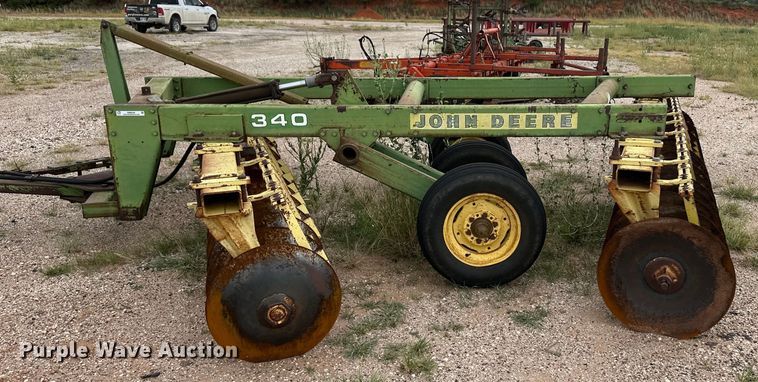 image for item OM9548 John Deere 340 off-set disk
