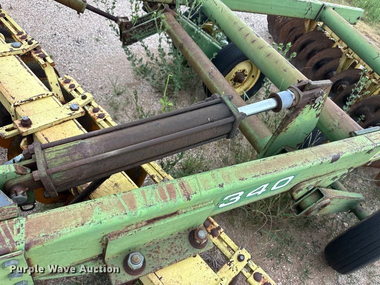 image for item OM9548 John Deere 340 off-set disk