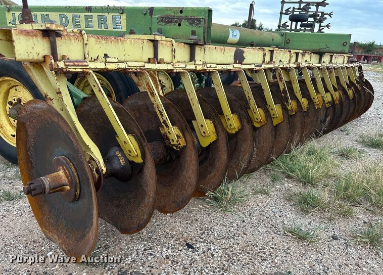 image for item OM9548 John Deere 340 off-set disk