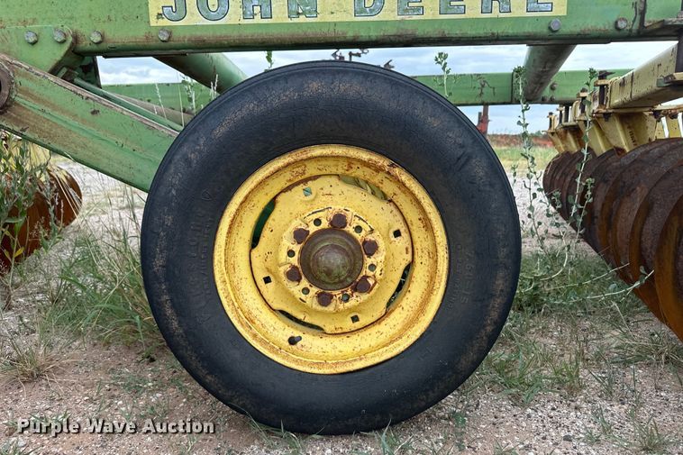 image for item OM9548 John Deere 340 off-set disk