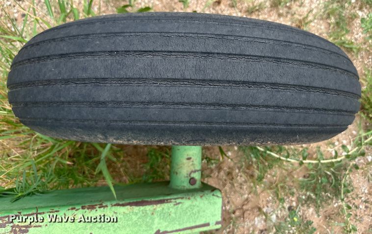 image for item OM9548 John Deere 340 off-set disk