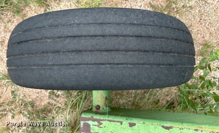 image for item OM9548 John Deere 340 off-set disk