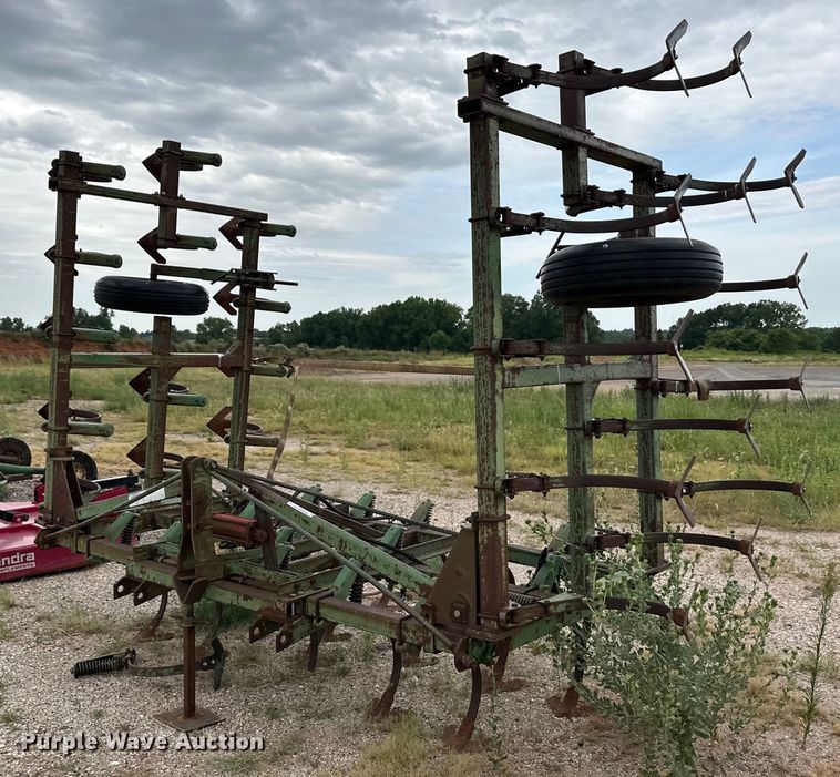 image for item OM9550 John Deere field cultivator