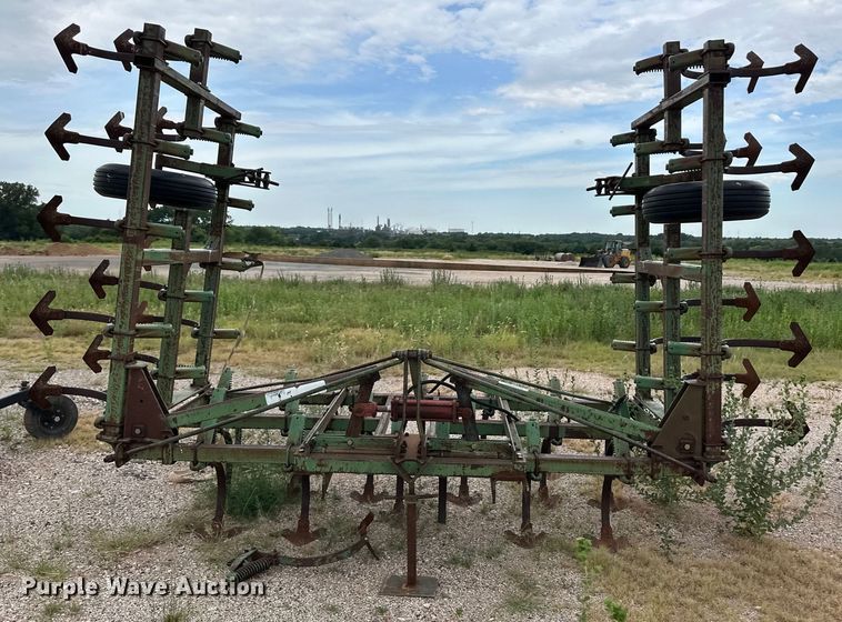 image for item OM9550 John Deere field cultivator